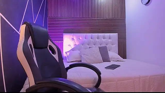 MaximusDick1  online show from March 2026 01:52:01 PM