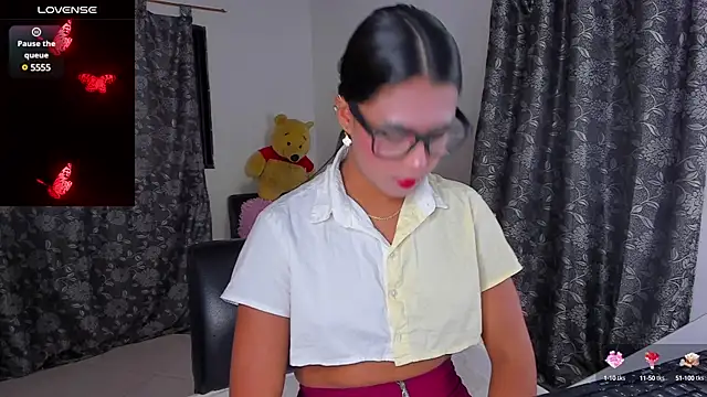 Snapshot of Laura-mayer chatting on December 2024 03:56:02 AM Laura-mayer online show from December 2024 03:56:02 AM