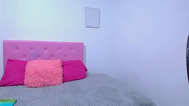 issa kitty online show from January 2025 06:46:01 AM