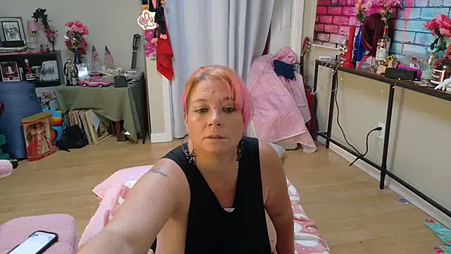 Luna1984 online show from October 2025 07:31:01 PM