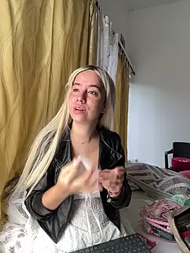 HannaSmiith online show from November 2025 12:59:02 PM