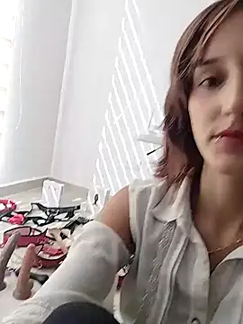 Ambar Roux  online show from November 2025 01:43:01 PM