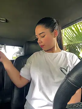  Luana online show from December 2025 05:33:02 PM