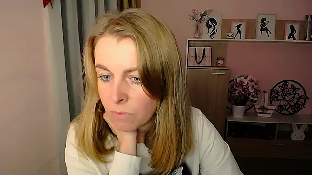 Snapshot of Hot_Milady chatting on December 2024 07:52:02 AM Hot Milady online show from December 2024 07:52:02 AM