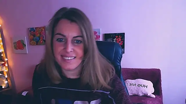 Snapshot of Hot_Milady chatting on February 2025 08:37:01 AM Hot Milady online show from February 2025 08:37:01 AM