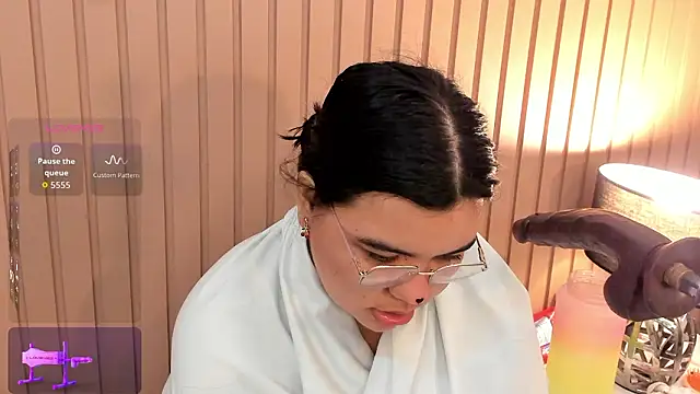 klhoe boobs online show from February 2026 07:51:02 AM