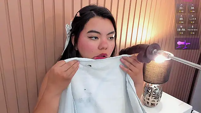 klhoe boobs online show from February 2026 04:20:01 AM