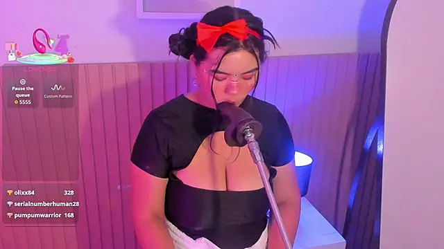 klhoe boobs online show from April 2026 04:11:01 AM