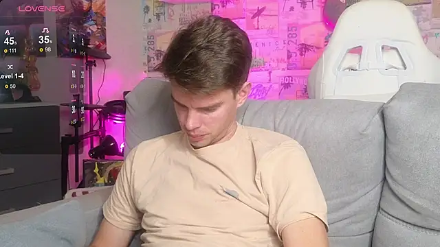 Snapshot of Mike_Burn chatting on November 2025 04:06:02 PM Mike Burn online show from November 2025 04:06:02 PM