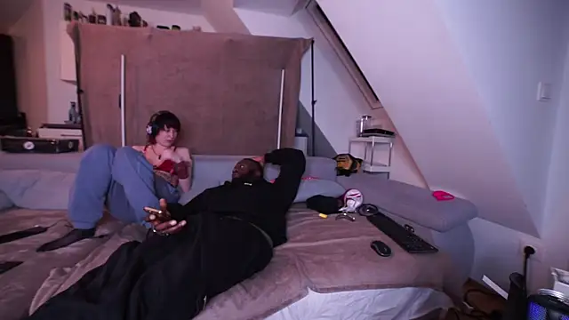 Snapshot of MacTroy chatting on December 2024 04:35:02 PM MacTroy online show from December 2024 04:35:02 PM