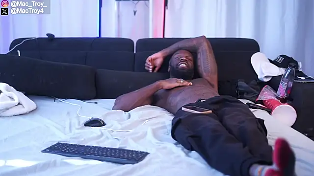 Snapshot of MacTroy chatting on September 2025 10:48:02 AM MacTroy online show from September 2025 10:48:02 AM