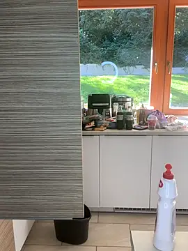 Snapshot of MacTroy chatting on September 2025 01:12:02 PM MacTroy online show from September 2025 01:12:02 PM