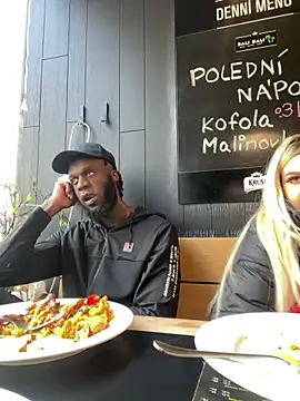 Snapshot of MacTroy chatting on April 2026 02:51:01 PM MacTroy online show from April 2026 02:51:01 PM