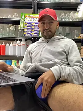 Snapshot of JuanZapata33 chatting on December 2024 05:48:02 PM JuanZapata33 online show from December 2024 05:48:02 PM