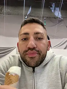 Snapshot of JuanZapata33 chatting on January 2025 10:51:01 PM JuanZapata33 online show from January 2025 10:51:01 PM