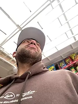 Snapshot of JuanZapata33 chatting on February 2025 06:39:01 PM JuanZapata33 online show from February 2025 06:39:01 PM