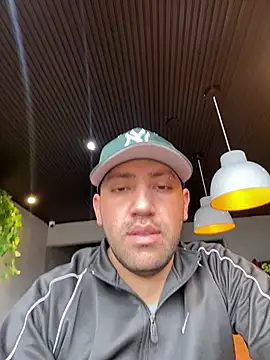 Snapshot of JuanZapata33 chatting on February 2025 07:27:02 PM JuanZapata33 online show from February 2025 07:27:02 PM