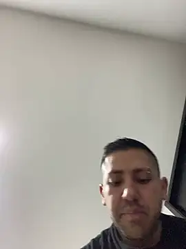 Snapshot of JuanZapata33 chatting on February 2025 12:48:02 AM JuanZapata33 online show from February 2025 12:48:02 AM