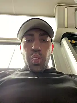 Snapshot of JuanZapata33 chatting on March 2025 06:37:01 PM JuanZapata33 online show from March 2025 06:37:01 PM