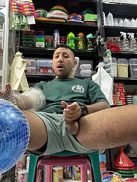 Snapshot of JuanZapata33 chatting on September 2025 05:02:01 PM JuanZapata33 online show from September 2025 05:02:01 PM