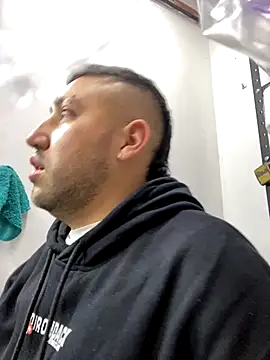 Snapshot of JuanZapata33 chatting on September 2025 11:05:02 PM JuanZapata33 online show from September 2025 11:05:02 PM