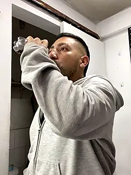 Snapshot of JuanZapata33 chatting on October 2025 10:12:02 PM JuanZapata33 online show from October 2025 10:12:02 PM