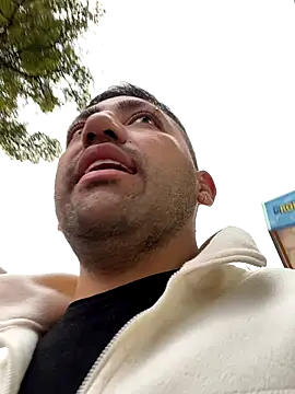 Snapshot of JuanZapata33 chatting on November 2025 10:21:02 PM JuanZapata33 online show from November 2025 10:21:02 PM