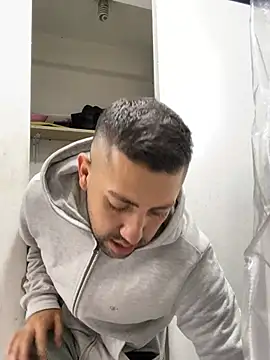 JuanZapata33 online show from March 2026 09:51:01 PM