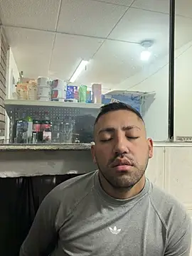 JuanZapata33 online show from July 2026 01:42:01 PM