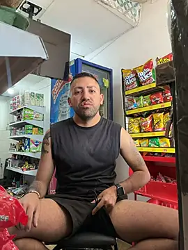 JuanZapata33 online show from July 2026 02:05:01 PM