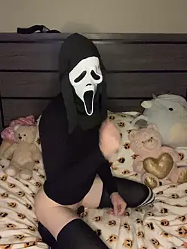 YourFavTwinkie online show from October 2025 05:29:01 AM