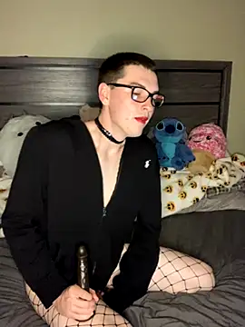 YourFavTwinkie online show from November 2025 07:41:02 AM