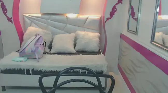 Snapshot of Mayaa_ross chatting on December 2024 06:45:01 AM Mayaa ross online show from December 2024 06:45:01 AM