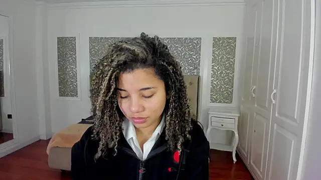 Snapshot of Mayaa_ross chatting on September 2025 01:38:02 AM Mayaa ross online show from September 2025 01:38:02 AM