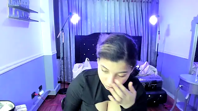 Snapshot of Mayaa_ross chatting on November 2025 12:49:01 AM Mayaa ross online show from November 2025 12:49:01 AM