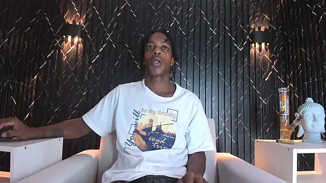 Snapshot of LarryCollin chatting on February 2025 06:45:01 AM LarryCollin online show from February 2025 06:45:01 AM