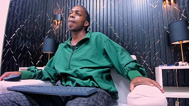 Snapshot of LarryCollin chatting on February 2025 06:14:02 AM LarryCollin online show from February 2025 06:14:02 AM