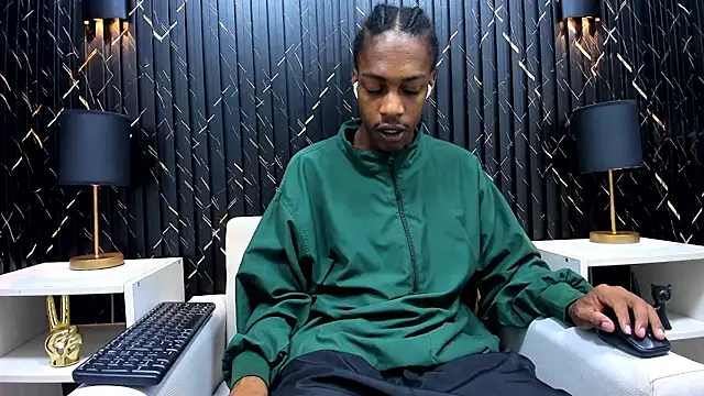 Snapshot of LarryCollin chatting on March 2025 03:29:01 AM LarryCollin online show from March 2025 03:29:01 AM