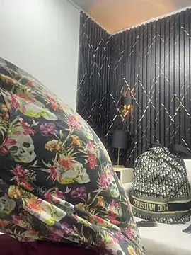 Snapshot of LarryCollin chatting on March 2025 04:03:01 AM LarryCollin online show from March 2025 04:03:01 AM