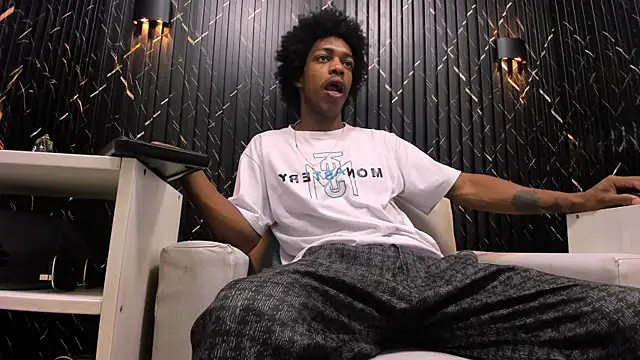 Snapshot of LarryCollin chatting on September 2025 04:02:02 AM LarryCollin online show from September 2025 04:02:02 AM