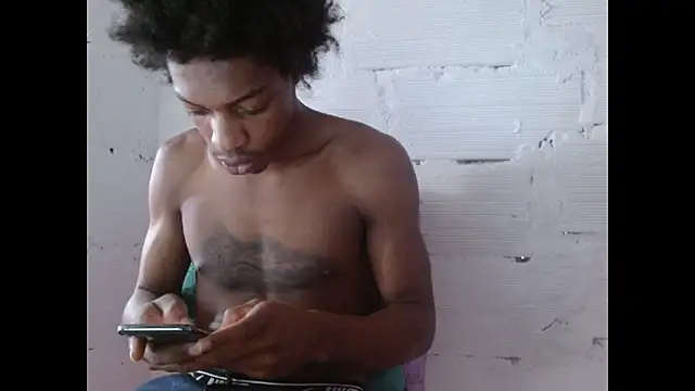 Snapshot of LarryCollin chatting on November 2025 04:29:01 PM LarryCollin online show from November 2025 04:29:01 PM