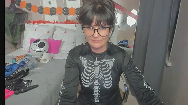 Snapshot of EricaAndPenelopa chatting on November 2025 04:25:01 AM EricaAndPenelopa online show from November 2025 04:25:01 AM