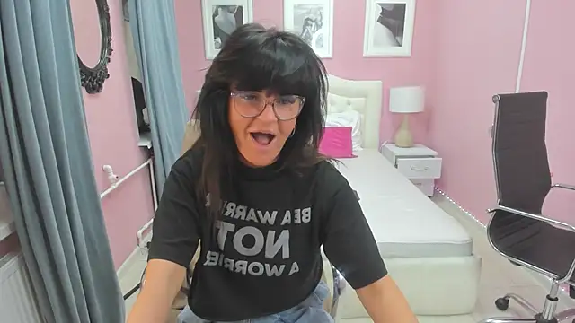 EricaAndPenelopa online show from November 2025 08:35:02 PM