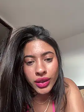 Snapshot of AlessaPears chatting on December 2024 09:44:01 PM AlessaPears online show from December 2024 09:44:01 PM