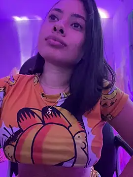 Snapshot of AlessaPears chatting on December 2024 10:58:02 PM AlessaPears online show from December 2024 10:58:02 PM