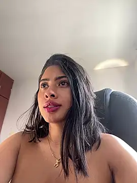 Snapshot of AlessaPears chatting on January 2025 02:25:01 PM AlessaPears online show from January 2025 02:25:01 PM