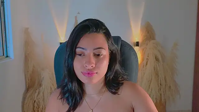 Snapshot of AlessaPears chatting on January 2025 10:52:01 PM AlessaPears online show from January 2025 10:52:01 PM