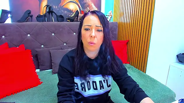 LauraSin online show from May 2026 06:03:01 PM