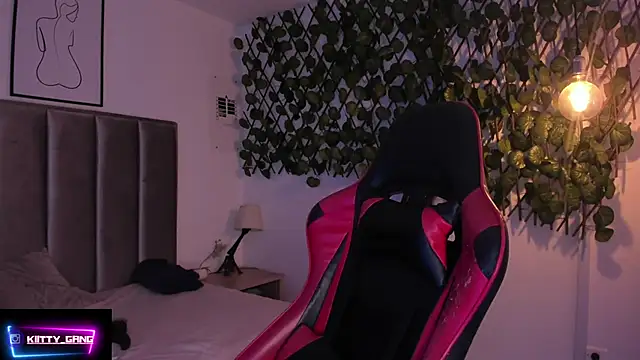 Kitty Gang online show from September 2025 02:22:01 AM