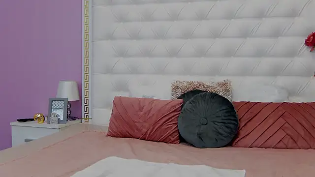 Lenna Paul online show from January 2025 05:55:01 PM